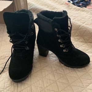 Bearpaw boots size 7